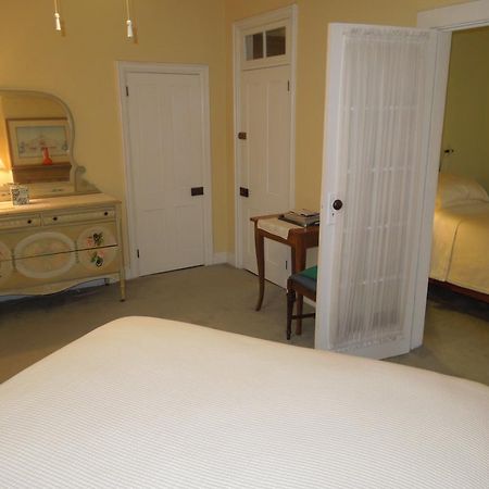 Victorian Bed & Breakfast Of Staten Island Bayonne Room photo