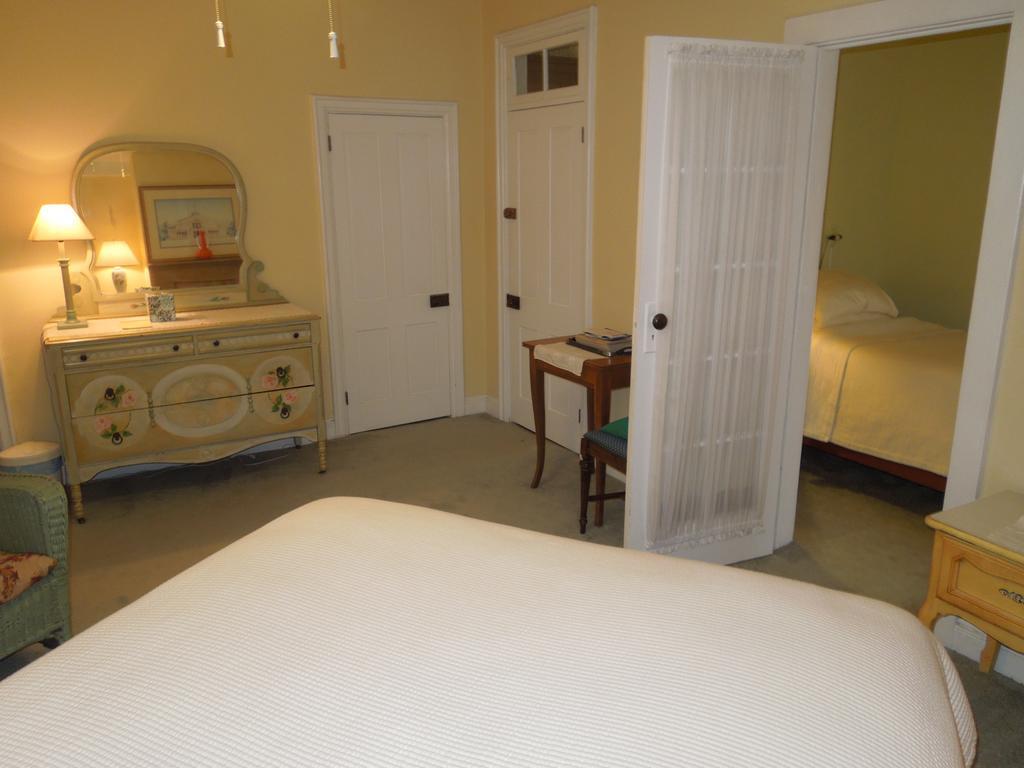 Victorian Bed & Breakfast Of Staten Island Bayonne Room photo